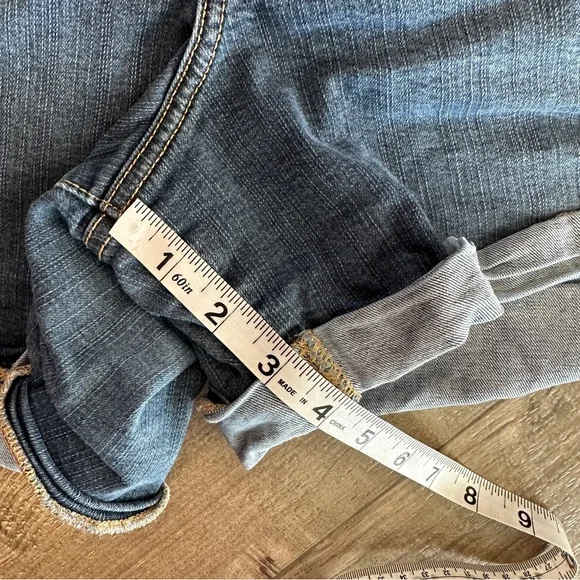 Torrid cuffed denim shorts size 24 - Picture 3 of 7